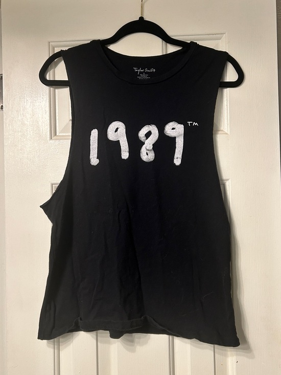 Taylor Swift Tops - Taylor Swift Tank Top Womens Small Black Sleeveless 1989